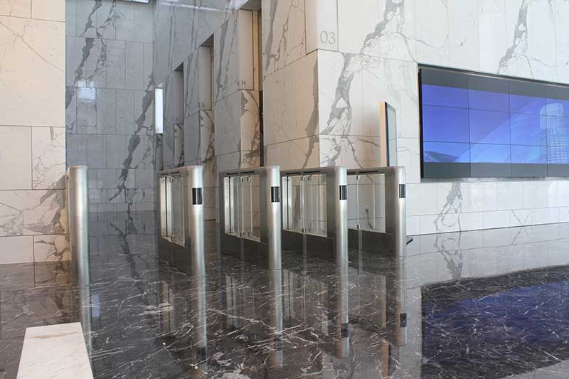 四川航空大厦通道闸案例 - 中出网-智能出入口与停车充电门户