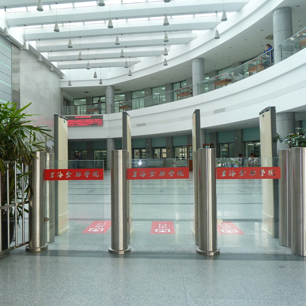 上海金融学院通道闸案例 - 中出网-智能出入口与停车充电门户
