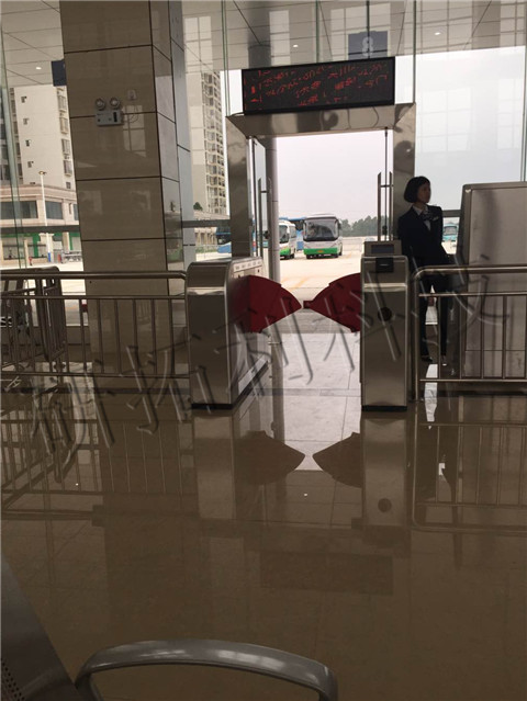 茂名高州客运站通道闸案例 - 中出网-智能出入口与停车充电门户