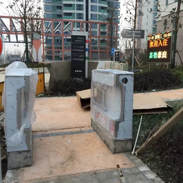 上海嘉德豪庭通道闸案例 - 中出网-智能出入口与停车充电门户