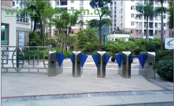 武汉锦绣龙城通道闸案例 - 中出网-智能出入口与停车充电门户