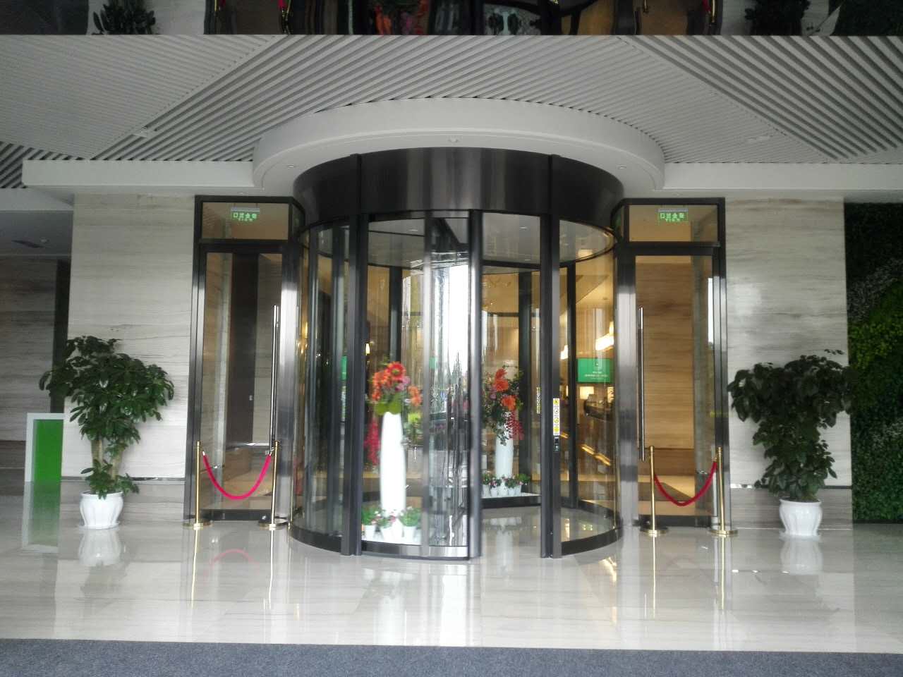 成都金域酒店旋转门工程案例 - 中出网-智能出入口与停车充电门户