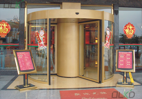 昆明新亚洲体育城旋转门工程案例 - 中出网-智能出入口与停车充电门户