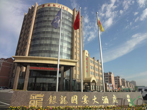 辽宁盘锦银龙大酒店旋转门案例 - 中出网-智能出入口与停车充电门户