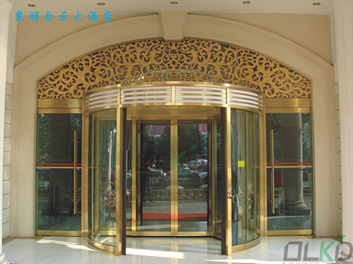 云南昆明白云大酒店旋转门工程案例 - 中出网-智能出入口与停车充电门户