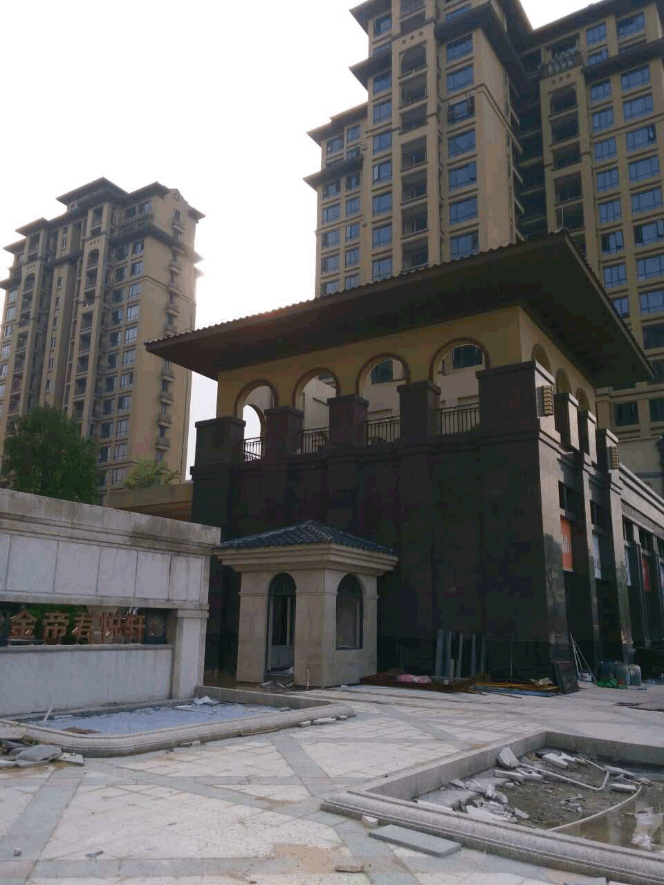 中山金帝君悦轩阳台护栏案例 - 中出网-智能出入口与停车充电门户