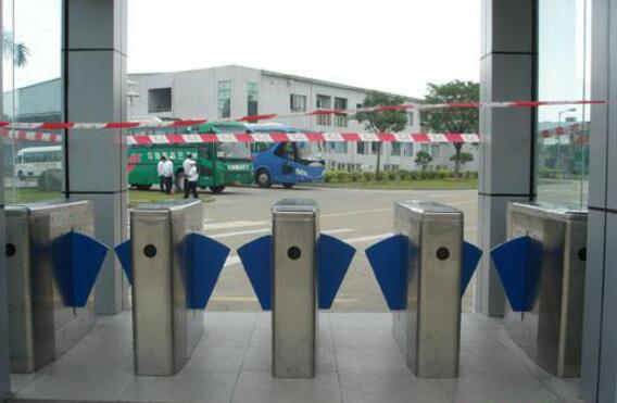 厂房通道闸案例 - 中出网-智能出入口与停车充电门户