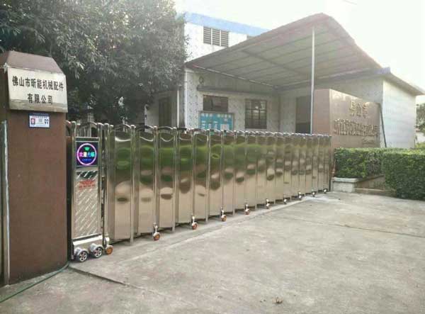 佛山出安智能为佛山市昕能机械配件有限公司大门口添加伸缩门