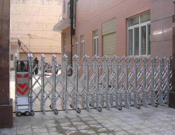 石家庄出安智能伸缩门在厚德锦街的高效应用