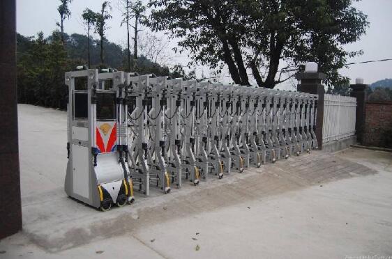 杭州出安智能电动伸缩门成翡翠城梧桐郡的摇篮