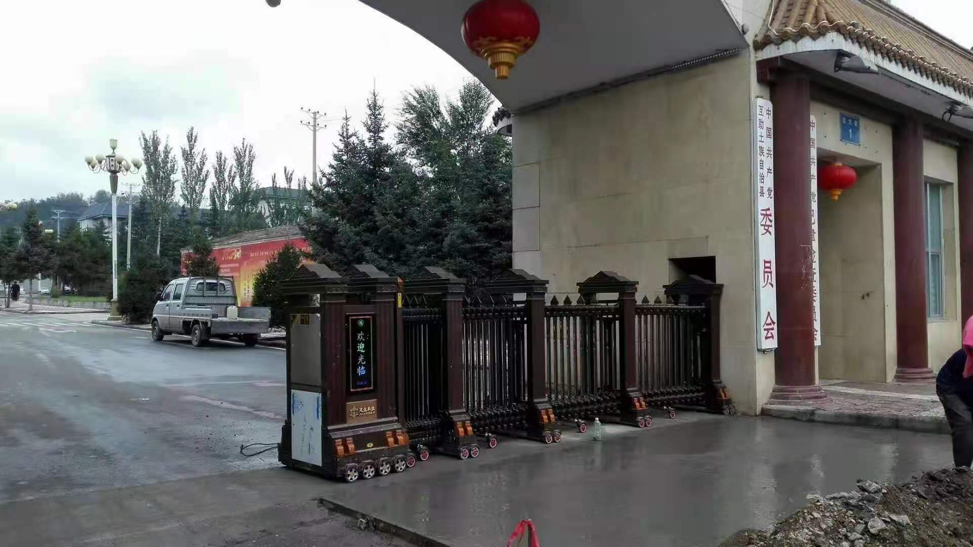 金碧辉煌工程案例 - 中出网-智能出入口门户