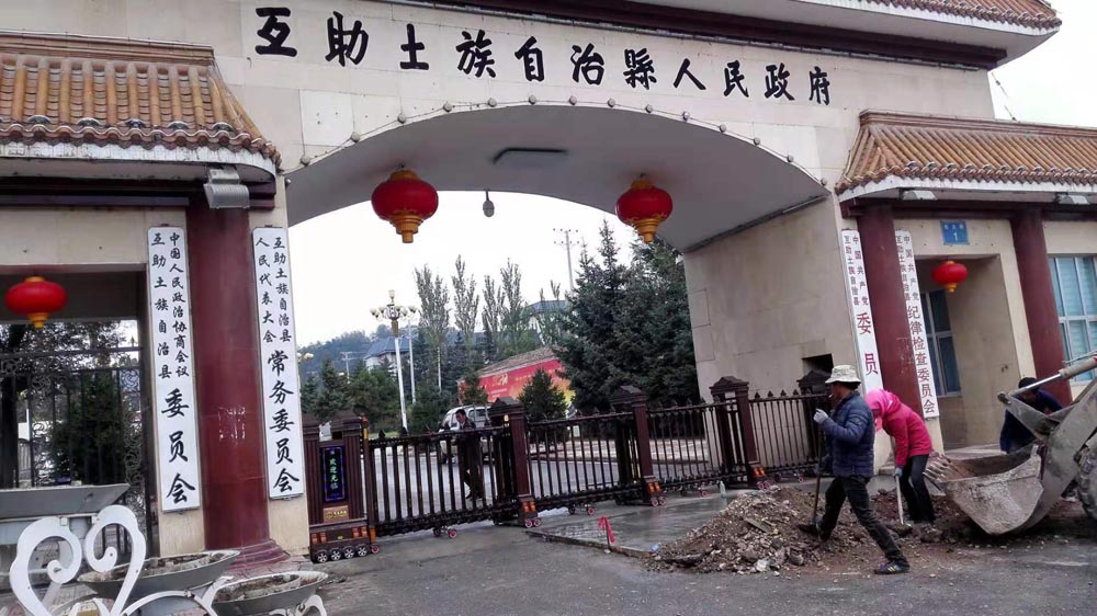 金碧辉煌工程案例 - 中出网-智能出入口门户