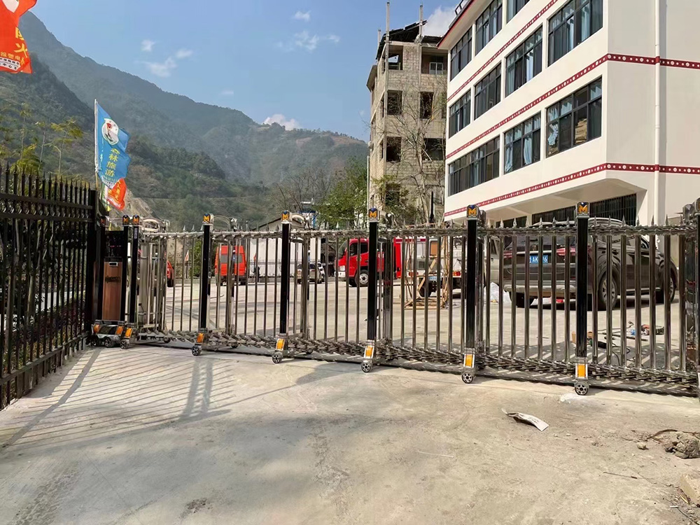蓝钻系列案例 - 中出网-智能出入口门户