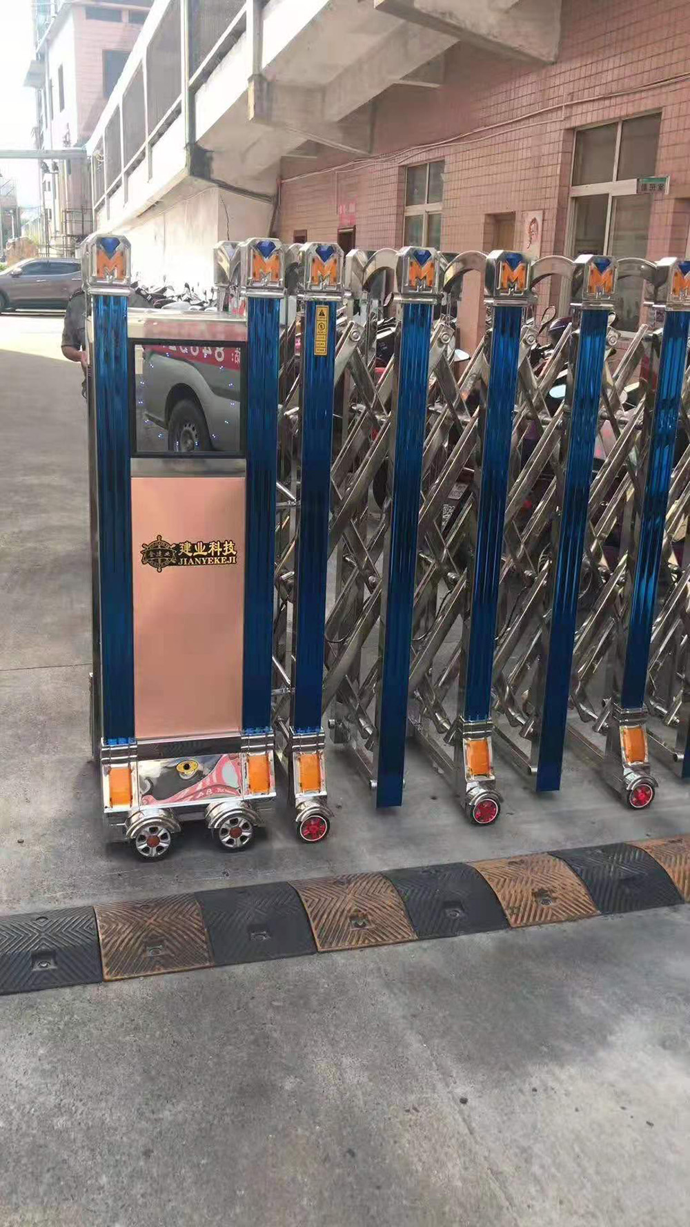 蓝钻系列案例 - 中出网-智能出入口与停车充电门户