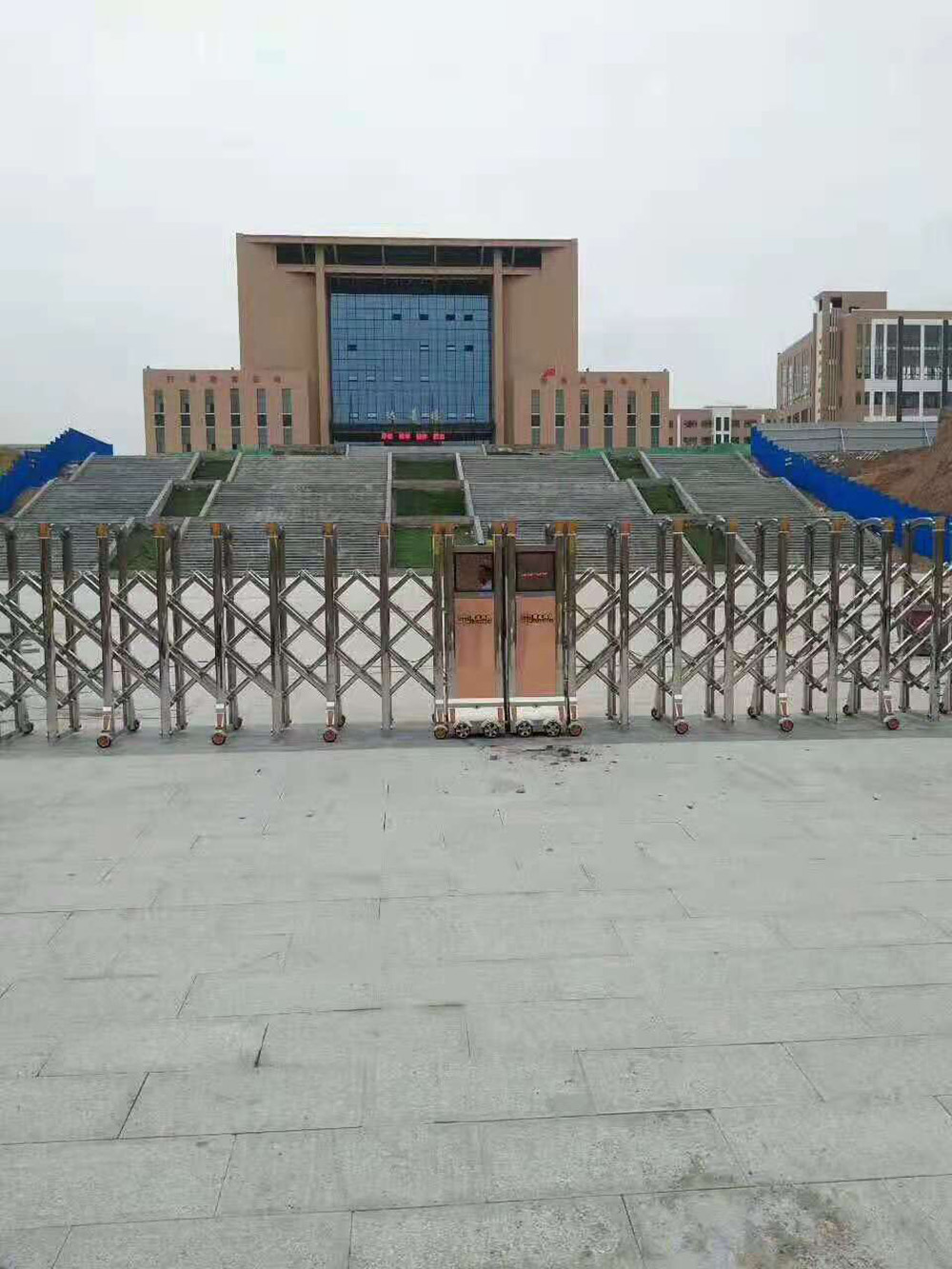 步步高系列案例 - 中出网-智能出入口与停车充电门户