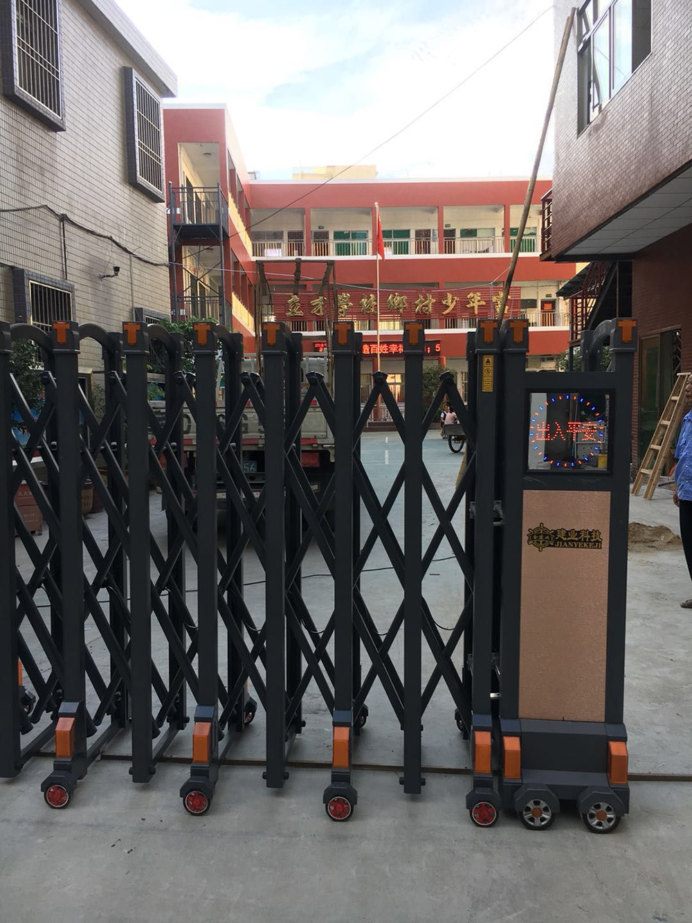 步步高系列案例 - 中出网-智能出入口与停车充电门户