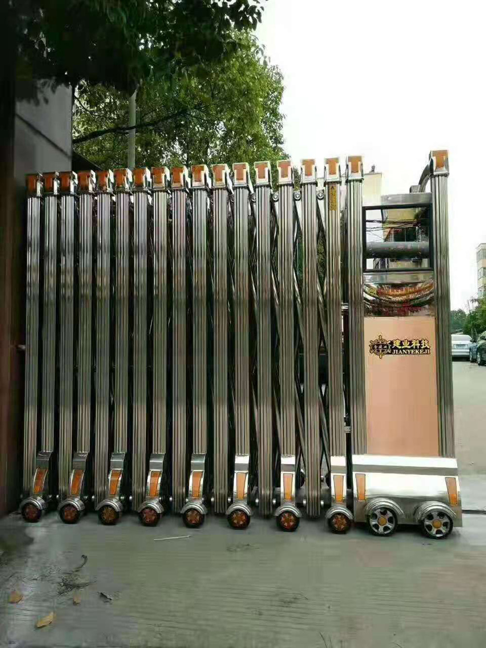 步步高系列案例 - 中出网-智能出入口与停车充电门户