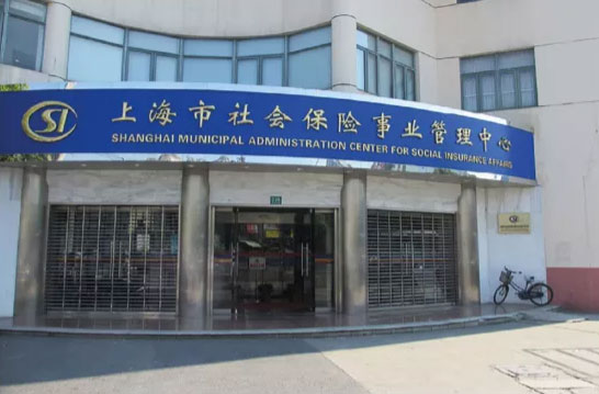 卷闸门系列案例 - 中出网-智能出入口与停车充电门户