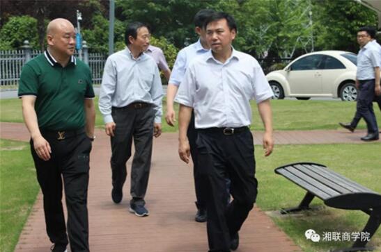 热烈欢迎南京市栖霞区委邢正军书记一行莅临指导