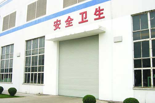 成都神钢工业卷帘门案例 - 中出网-智能出入口与停车充电门户