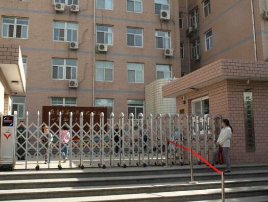 北京出安智能伸缩门给北京康乐里小学不一样的体验  