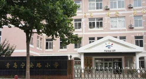 青岛出安智能伸缩门被青岛宁安路小学应用
