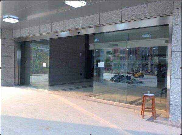 广州医科大学自动门工程案例 - 中出网-智能出入口与停车充电门户