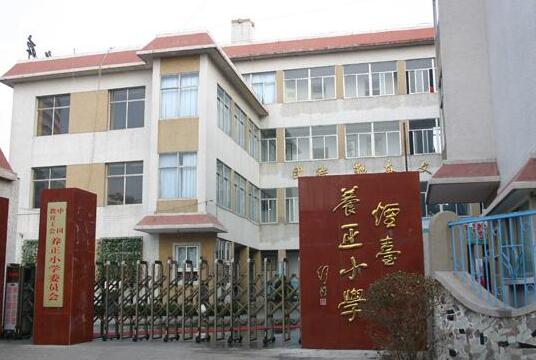 烟台养正小学大门口伸缩门支持单位烟台出安智能 
