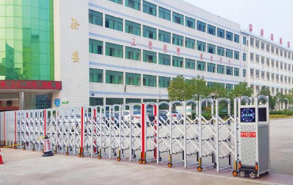 唐山出安智能伸缩门点缀唐山森泰幼师学校