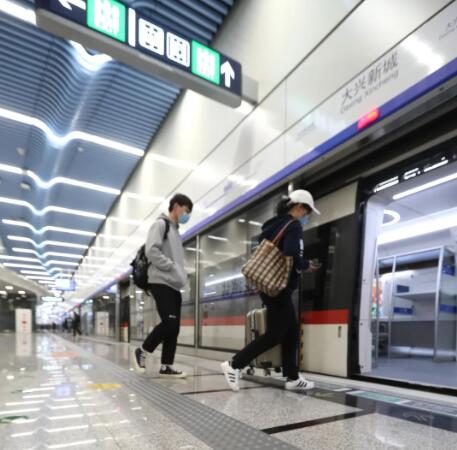 长春测温安检门进驻地铁大兴机场线内