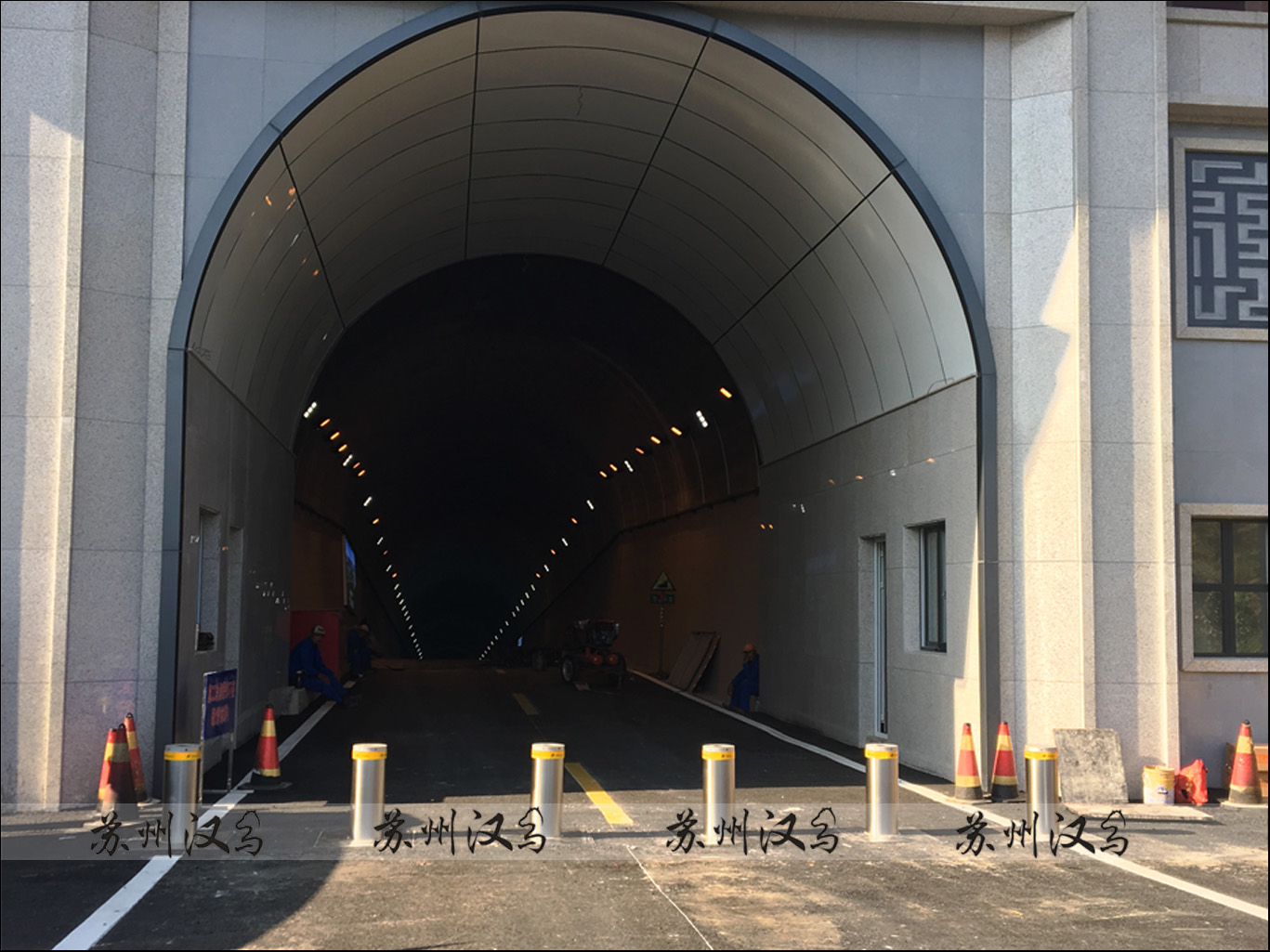 常州出安智能防冲撞型液压升降柱进驻常州溧阳水电站