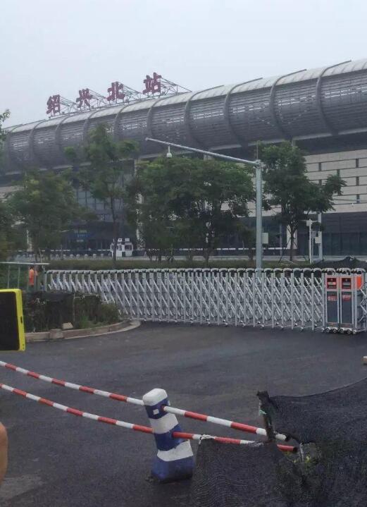 绍兴高铁北站与绍兴出安智能伸缩门成为合作伙伴