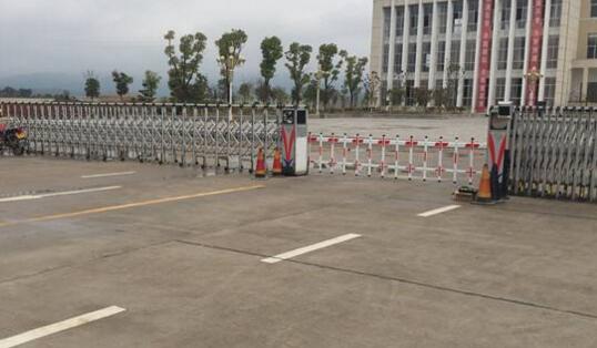 绍兴出安智能伸缩门成功落地进驻绍兴护士学校大门口