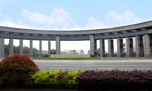 浙江工业职业技术学院成功安装绍兴出安智能电动伸缩门