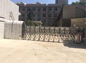 绍兴出安智能电动伸缩门安装在宝业云溪里大门口