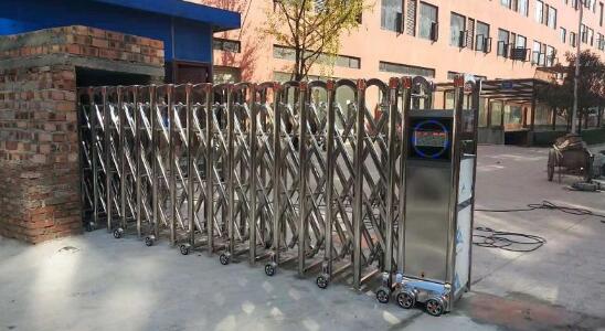 嘉兴出安智能为嘉兴人民公园安装伸缩门