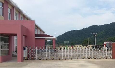 沧州出安智能伸缩门进驻沧州市育红小学