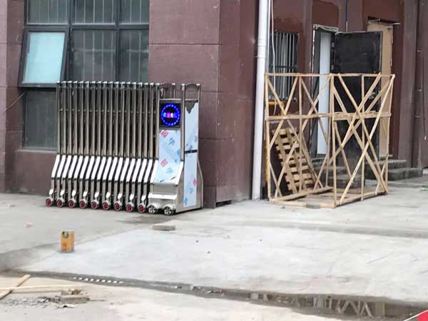 喜迎淮安出安智能电动伸缩门进驻淮安洪泽邮储银行