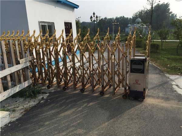喜迎淮安出安智能伸缩门成功安装进淮安皇爵爱丁堡婚纱摄影基地