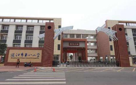 湛江出安智能电动伸缩门入选湛江市第八小学
