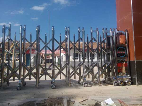 喜迎兰州出安智能电动伸缩门进驻榆中县小水字小学