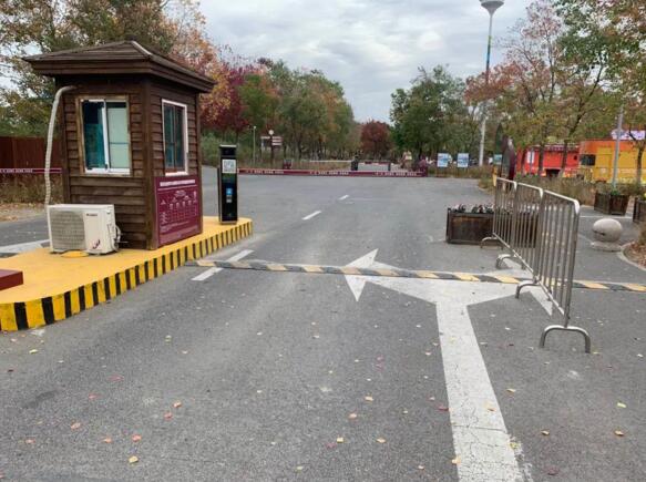 捷EⅢ智能道闸99.8%的自动车牌识别率搭配线上缴费系统