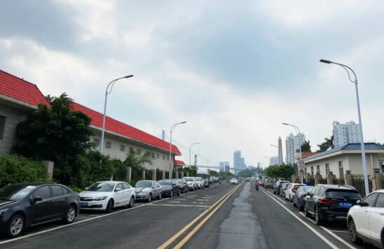 “路内+路外+诱导+大数据”管理系统