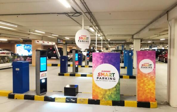 Sunway Pyramid使用意大利某品牌纸票版停车场管理系统32进，32出，外加50多台自助缴费机
