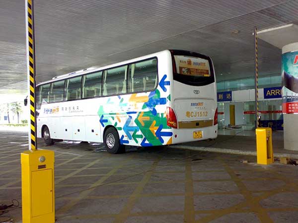 珠海机场大巴通道直杆道闸案例