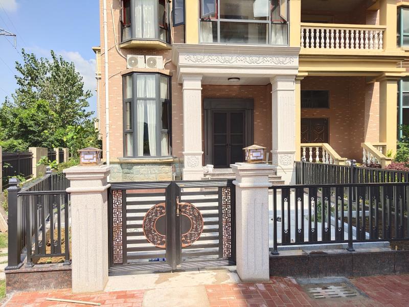 铝艺大门案例 - 中出网-智能出入口与停车充电门户