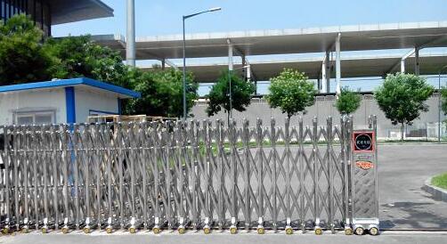 邢台出安智能电动伸缩门为邢台高铁站添加色彩