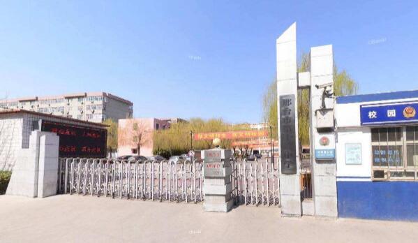 邢台现代职业学校安装邢台出安智能伸缩门正式投入使用