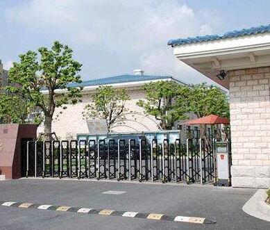 皓顺茂成功安装邢台出安智能伸缩门