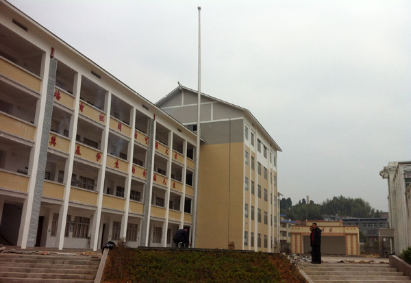 龙岩才溪小学旗杆案例 - 中出网-智能出入口与停车充电门户